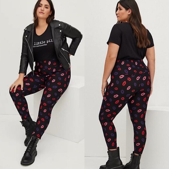 Torrid Womens NWT Slim Fix Luxe Ponte Lips Print Black Pocket Pixie Pants 1X - Picture 1 of 10